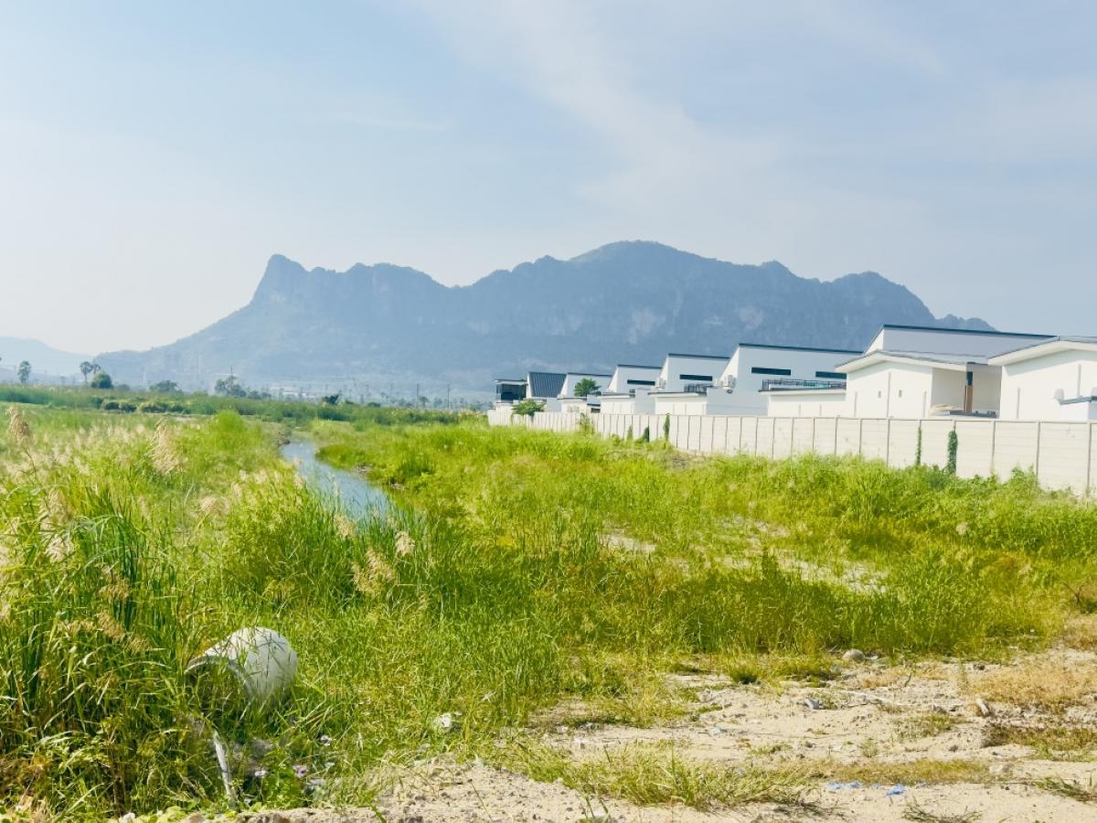 ขายที่ดินชะอำ เพชรบุรี : ขายต่ำกว่าราคาประเมิน ที่ดินแปลงใหญ่ วิวภูเขา ใกล้หาดชะอำ เนื้อทึ่ 16-1-84 ไร่ ถนนเพชรเกษม ตำบลชะอำ อำเภอชะอำ จังหวัดเพชรบบุรี