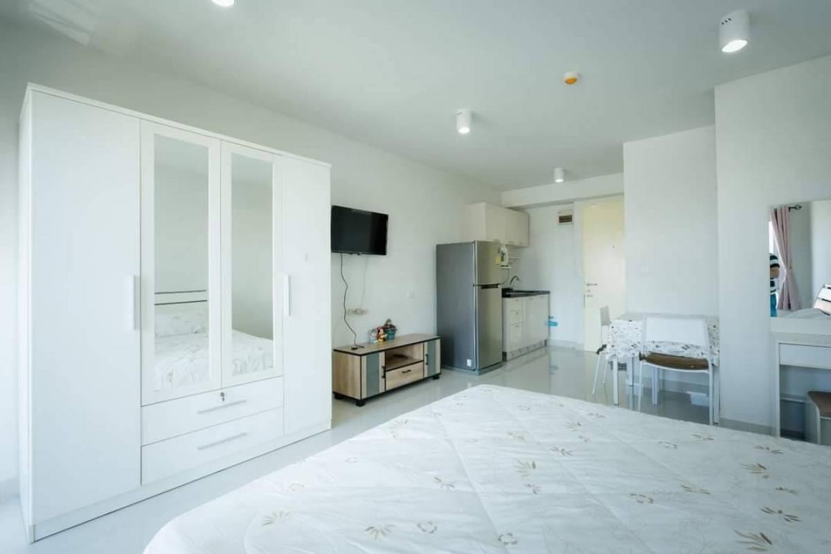 For RentCondoLadkrabang, Suwannaphum Airport : Condo for rent: Iris Avenue Onnut Wongwan, Building 1, 6th floor, project view, size 28.00 sq m., price 6,500 baht.