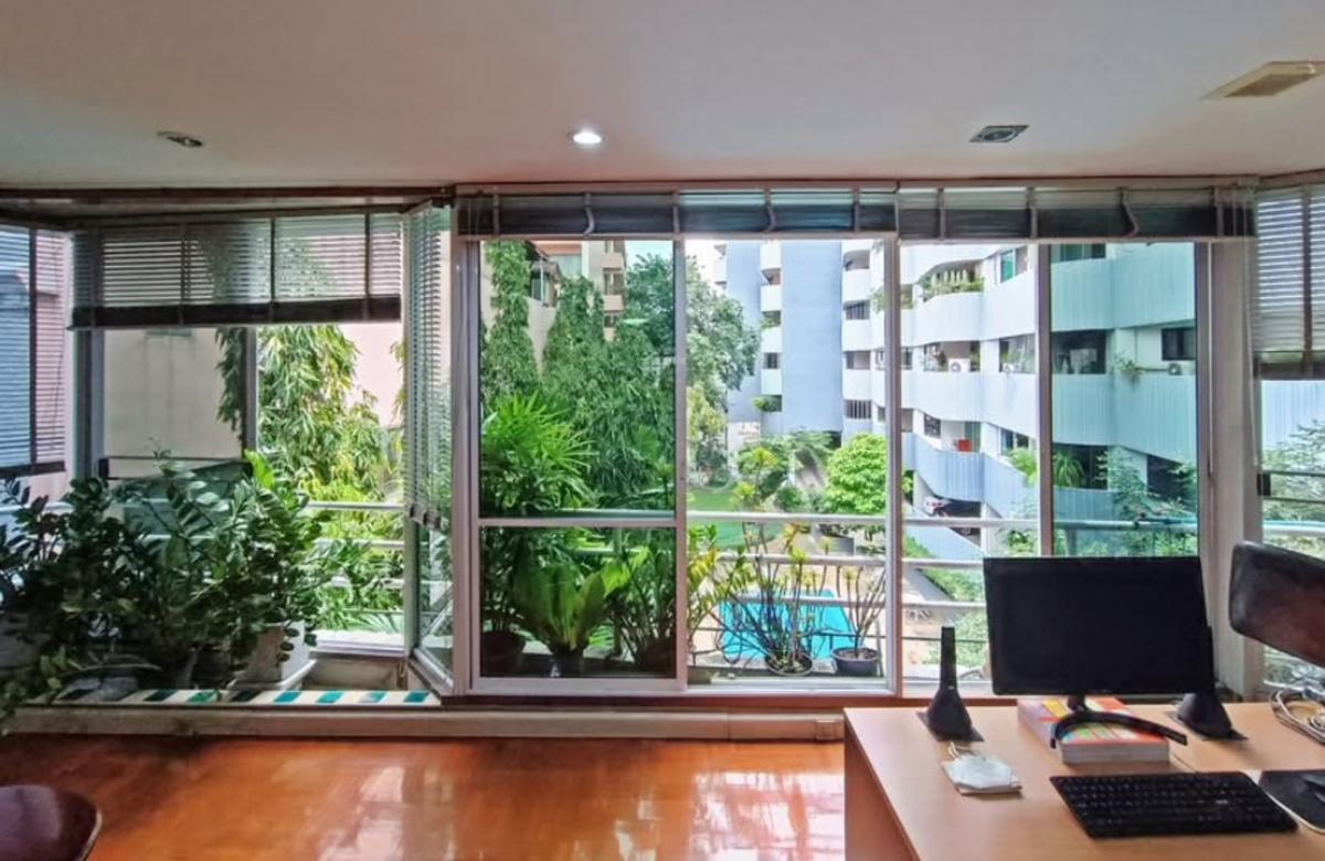 For SaleCondoSukhumvit, Asoke, Thonglor : For sale: Premier condo Sukhumvit 24, size 410 Sq.m, 4 bed, 6 bath, 48 MB. Contact 086-795-9997.
