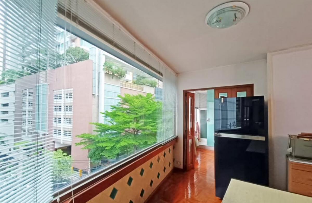 For SaleCondoSukhumvit, Asoke, Thonglor : For sale: Premier condo Sukhumvit 24, size 410 Sq.m, 4 bed, 6 bath, 48 MB. Contact 086-795-9997.