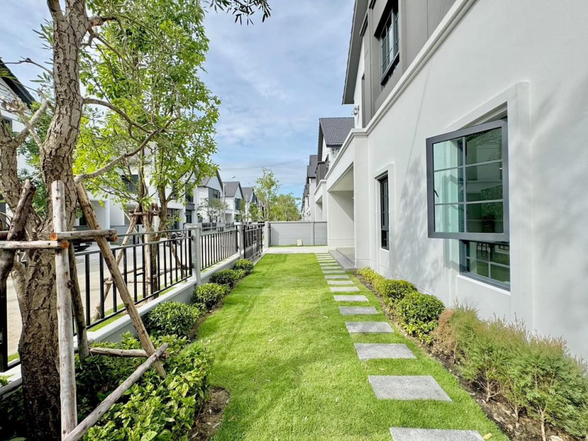 ขายบ้านบางนา แบริ่ง ลาซาล : ขาย Centro Bangna ขนาด 230 Sq.m 4 bed 4 bath เพียง 10.9 MB ติดต่อ 086-795-9997