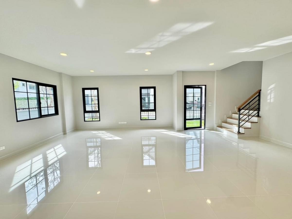 ขายบ้านบางนา แบริ่ง ลาซาล : ขาย Centro Bangna ขนาด 230 Sq.m 4 bed 4 bath เพียง 10.9 MB ติดต่อ 086-795-9997