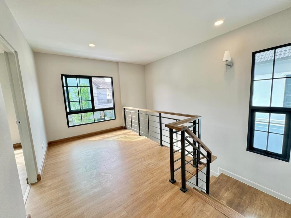 ขายบ้านบางนา แบริ่ง ลาซาล : ขาย Centro Bangna ขนาด 230 Sq.m 4 bed 4 bath เพียง 10.9 MB ติดต่อ 086-795-9997