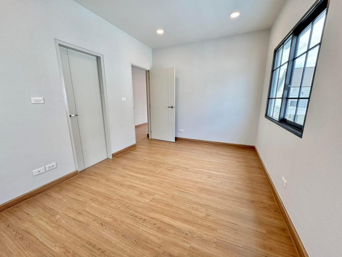 ขายบ้านบางนา แบริ่ง ลาซาล : ขาย Centro Bangna ขนาด 230 Sq.m 4 bed 4 bath เพียง 10.9 MB ติดต่อ 086-795-9997