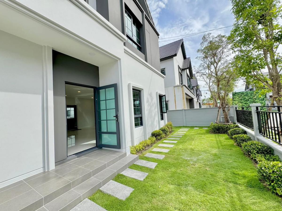 ขายบ้านบางนา แบริ่ง ลาซาล : ขาย Centro Bangna ขนาด 230 Sq.m 4 bed 4 bath เพียง 10.9 MB ติดต่อ 086-795-9997