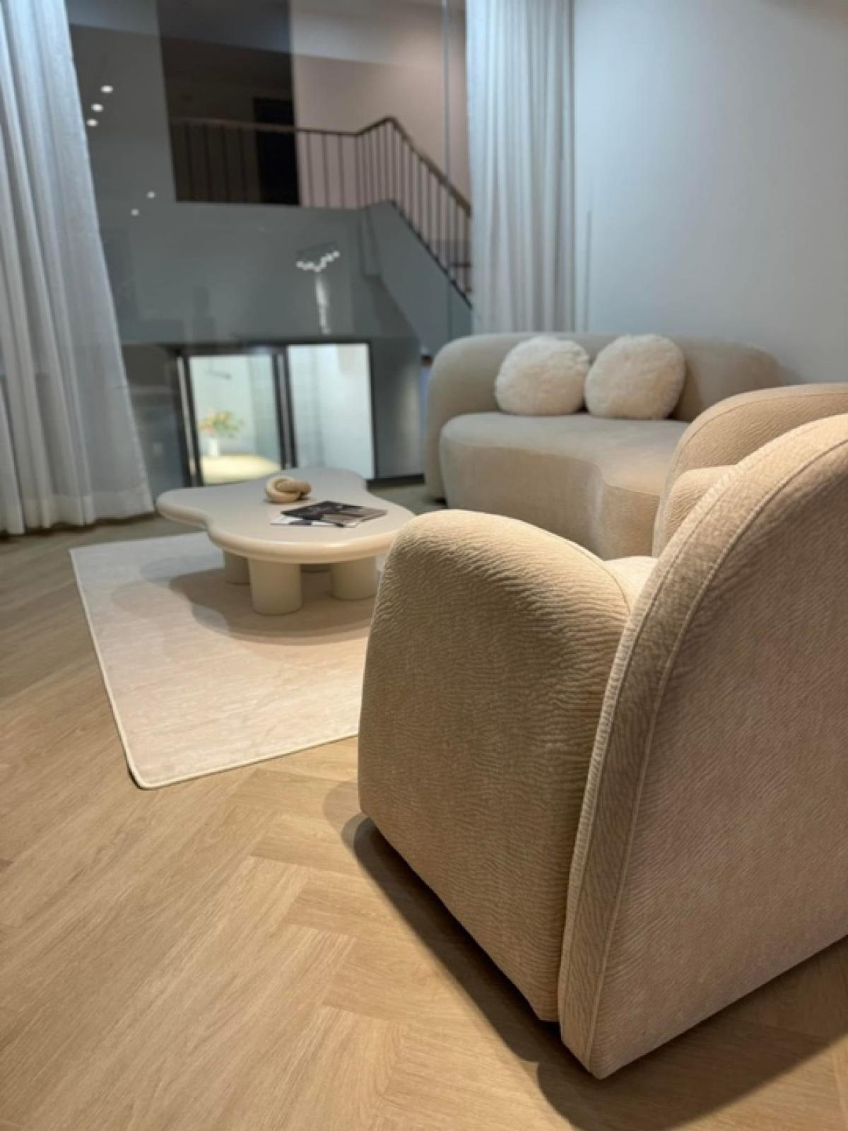 ขายโฮมออฟฟิศรัชดา ห้วยขวาง : ขาย Home office รัชดา 42  ขนาด 550 Sq.m 2 bed 6 bath |29,000,000 MB | ติดต่อ 086-795-9997