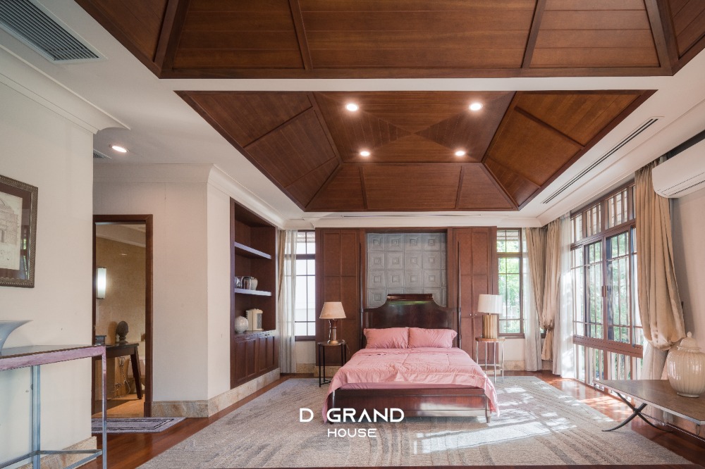 For RentHouseOnnut, Udomsuk : For Rent: Sansiri Village Sukhumvit 67, a super luxury home in the heart of the city, Soi Sukhumvit 67, a luxury home on a large plot of land on Sukhumvit Road.