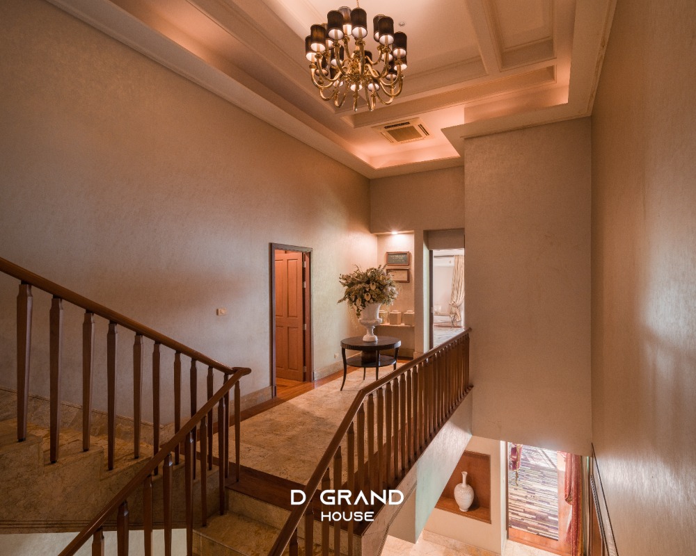 For RentHouseOnnut, Udomsuk : For Rent: Sansiri Village Sukhumvit 67, a super luxury home in the heart of the city, Soi Sukhumvit 67, a luxury home on a large plot of land on Sukhumvit Road.