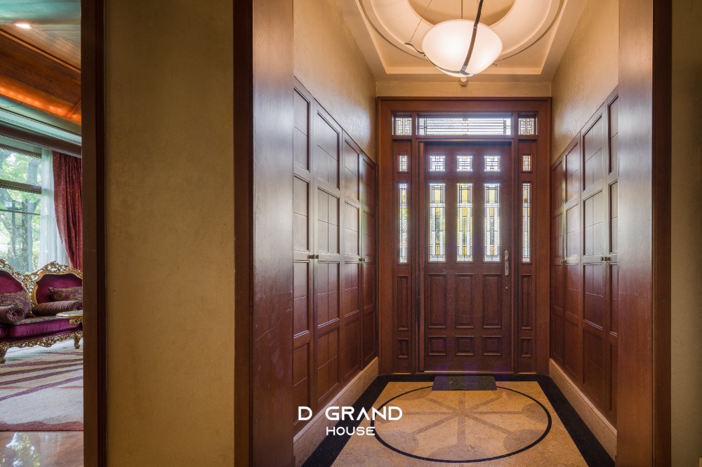 For RentHouseOnnut, Udomsuk : For Rent: Sansiri Village Sukhumvit 67, a super luxury home in the heart of the city, Soi Sukhumvit 67, a luxury home on a large plot of land on Sukhumvit Road.