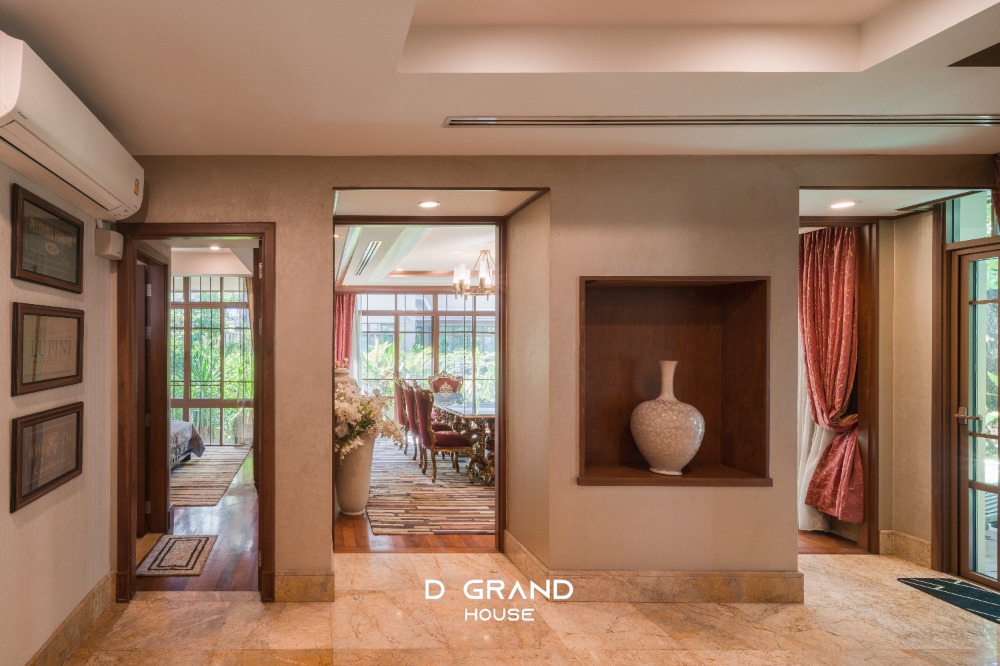 For RentHouseOnnut, Udomsuk : For Rent: Sansiri Village Sukhumvit 67, a super luxury home in the heart of the city, Soi Sukhumvit 67, a luxury home on a large plot of land on Sukhumvit Road.