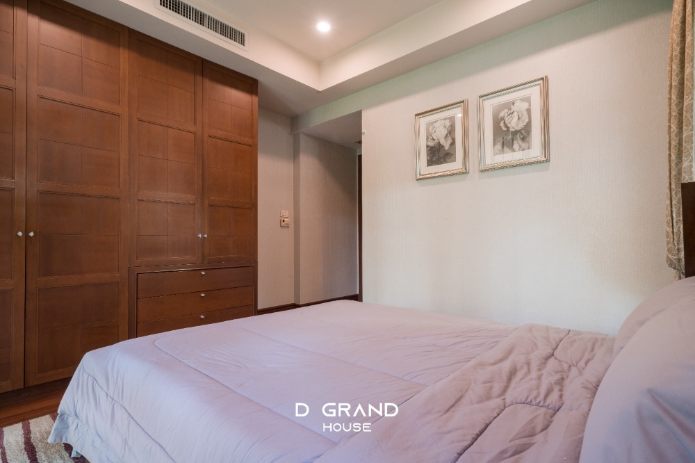 For RentHouseOnnut, Udomsuk : For Rent: Sansiri Village Sukhumvit 67, a super luxury home in the heart of the city, Soi Sukhumvit 67, a luxury home on a large plot of land on Sukhumvit Road.