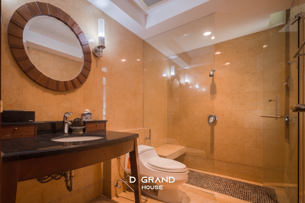 For RentHouseOnnut, Udomsuk : For Rent: Sansiri Village Sukhumvit 67, a super luxury home in the heart of the city, Soi Sukhumvit 67, a luxury home on a large plot of land on Sukhumvit Road.