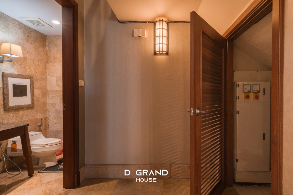 For RentHouseOnnut, Udomsuk : For Rent: Sansiri Village Sukhumvit 67, a super luxury home in the heart of the city, Soi Sukhumvit 67, a luxury home on a large plot of land on Sukhumvit Road.