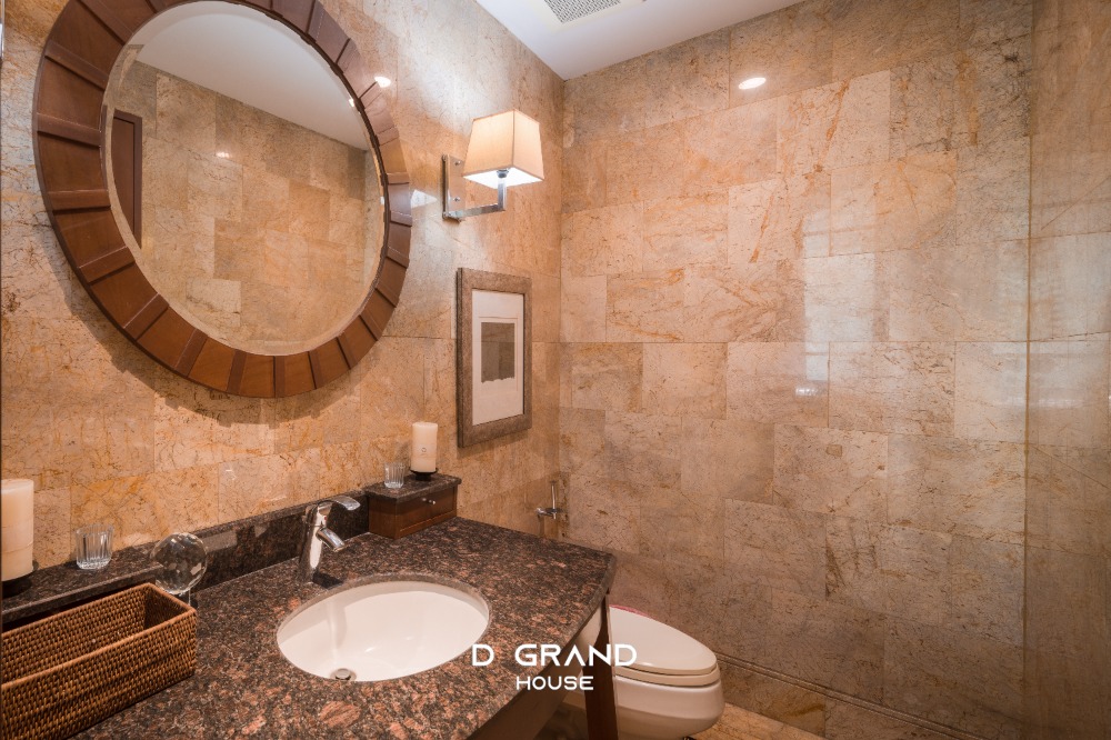 For RentHouseOnnut, Udomsuk : For Rent: Sansiri Village Sukhumvit 67, a super luxury home in the heart of the city, Soi Sukhumvit 67, a luxury home on a large plot of land on Sukhumvit Road.