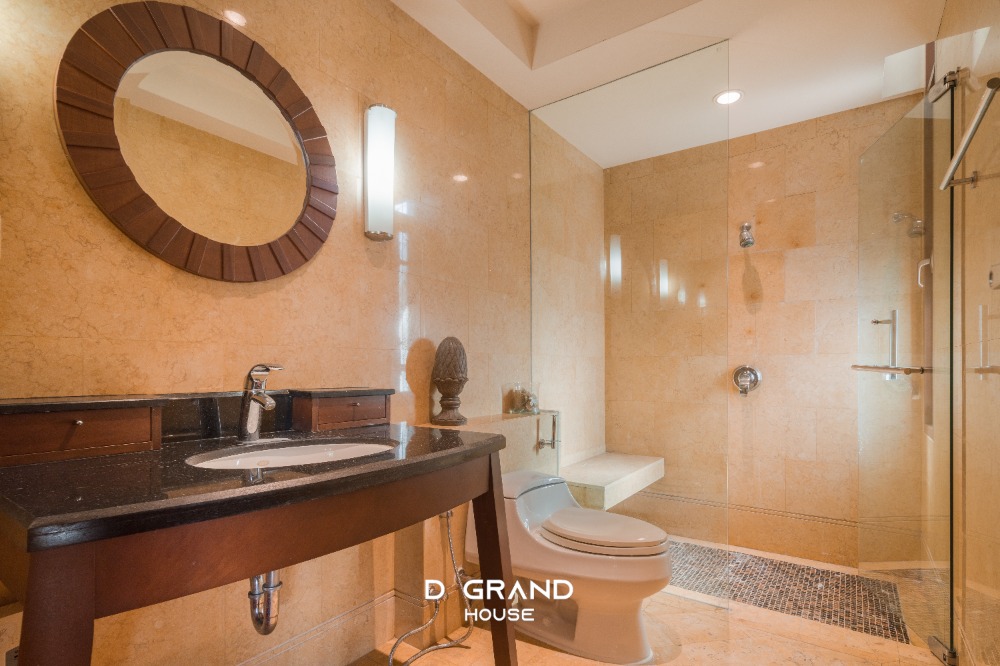 For RentHouseOnnut, Udomsuk : For Rent: Sansiri Village Sukhumvit 67, a super luxury home in the heart of the city, Soi Sukhumvit 67, a luxury home on a large plot of land on Sukhumvit Road.