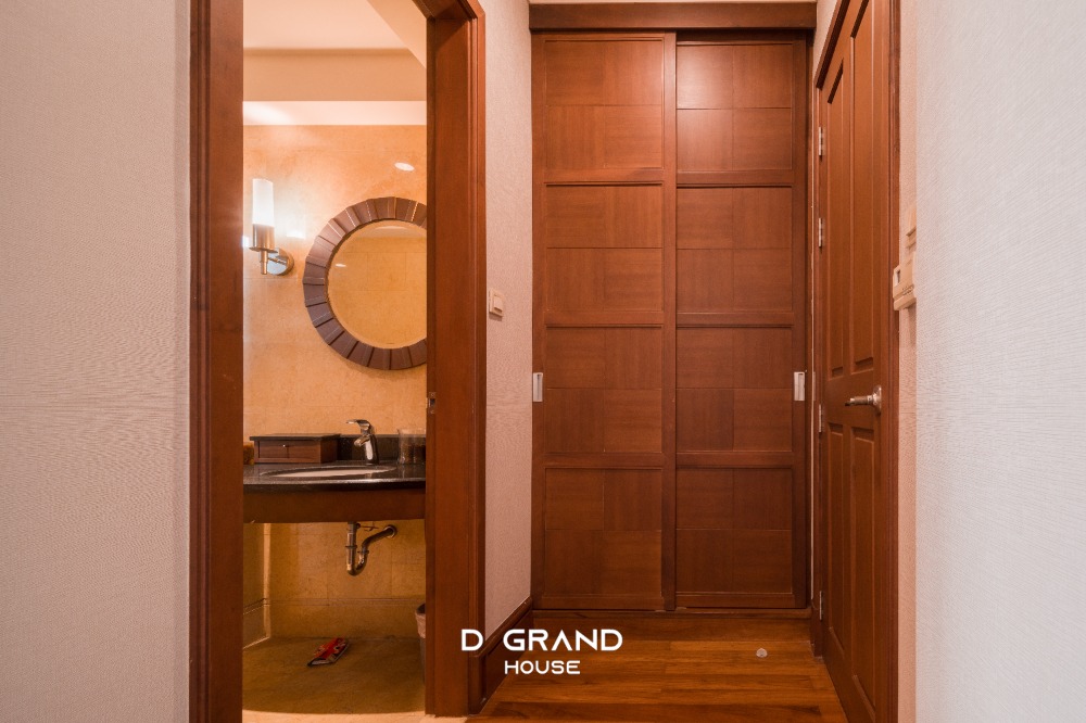 For RentHouseOnnut, Udomsuk : For Rent: Sansiri Village Sukhumvit 67, a super luxury home in the heart of the city, Soi Sukhumvit 67, a luxury home on a large plot of land on Sukhumvit Road.