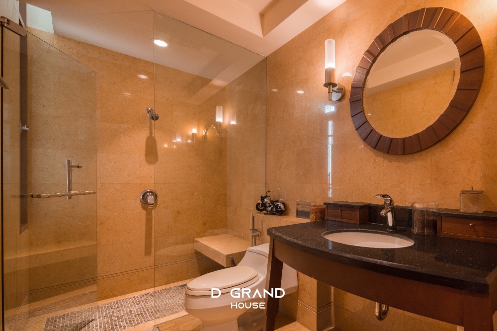 For RentHouseOnnut, Udomsuk : For Rent: Sansiri Village Sukhumvit 67, a super luxury home in the heart of the city, Soi Sukhumvit 67, a luxury home on a large plot of land on Sukhumvit Road.