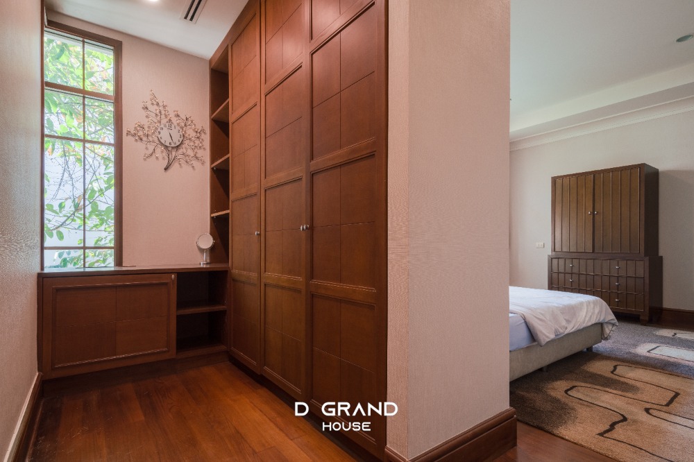 For RentHouseOnnut, Udomsuk : For Rent: Sansiri Village Sukhumvit 67, a super luxury home in the heart of the city, Soi Sukhumvit 67, a luxury home on a large plot of land on Sukhumvit Road.