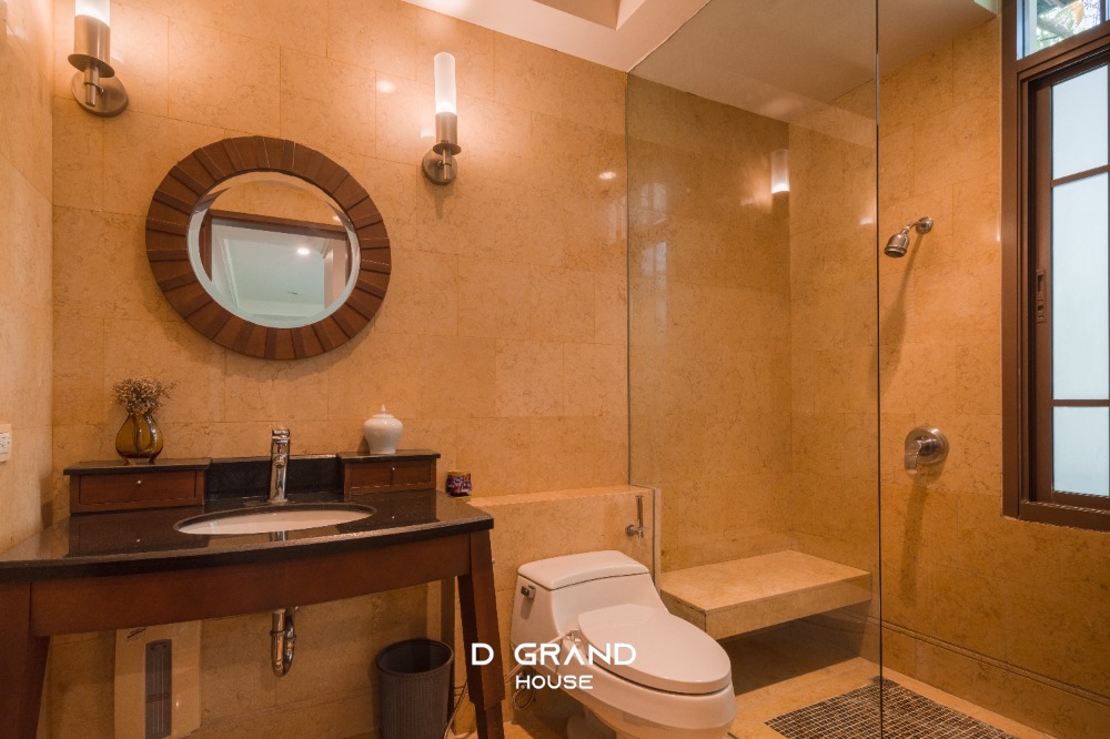 For RentHouseOnnut, Udomsuk : For Rent: Sansiri Village Sukhumvit 67, a super luxury home in the heart of the city, Soi Sukhumvit 67, a luxury home on a large plot of land on Sukhumvit Road.