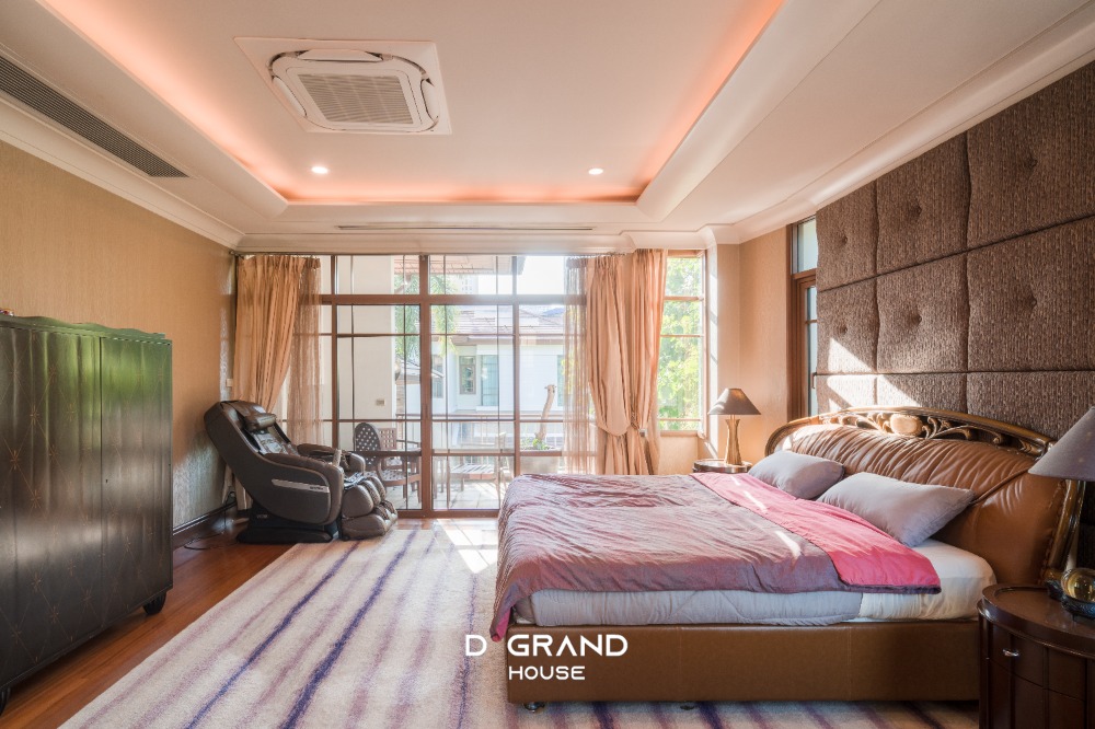For RentHouseOnnut, Udomsuk : For Rent: Sansiri Village Sukhumvit 67, a super luxury home in the heart of the city, Soi Sukhumvit 67, a luxury home on a large plot of land on Sukhumvit Road.