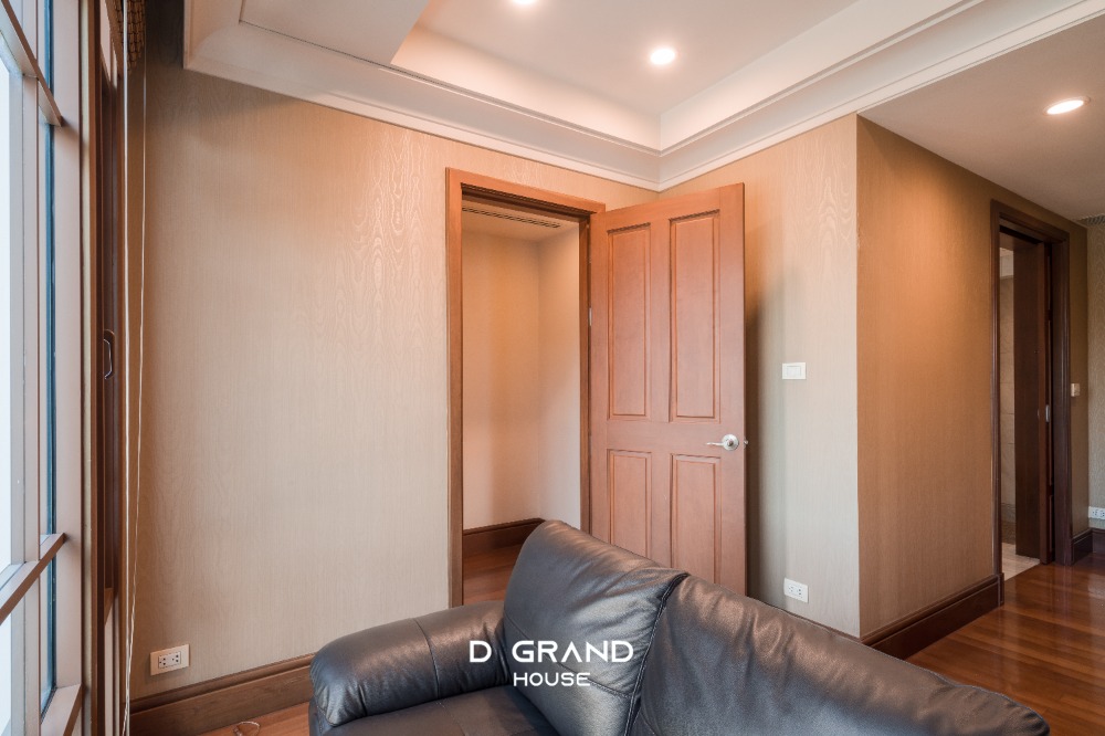 For RentHouseOnnut, Udomsuk : For Rent: Sansiri Village Sukhumvit 67, a super luxury home in the heart of the city, Soi Sukhumvit 67, a luxury home on a large plot of land on Sukhumvit Road.
