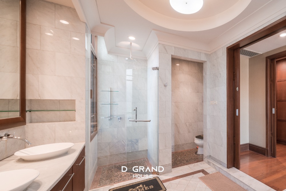 For RentHouseOnnut, Udomsuk : For Rent: Sansiri Village Sukhumvit 67, a super luxury home in the heart of the city, Soi Sukhumvit 67, a luxury home on a large plot of land on Sukhumvit Road.