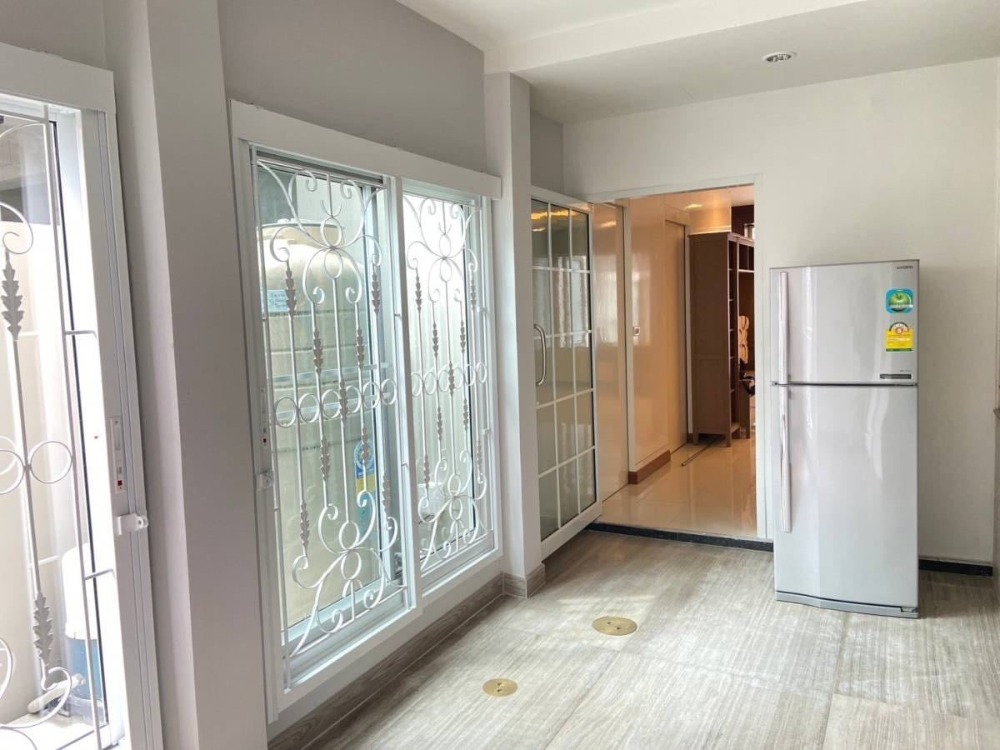 For RentTownhomePattanakan, Srinakarin : Newly RENOVATED Noble Cube Pattanakarn