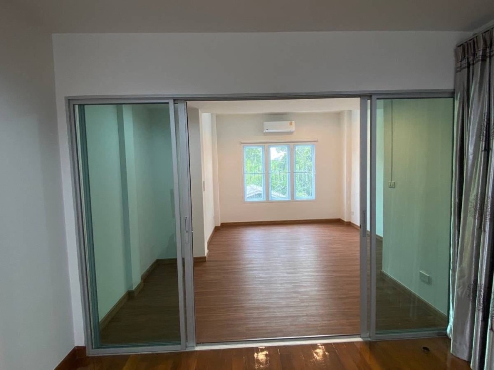 For RentTownhomePattanakan, Srinakarin : Newly RENOVATED Noble Cube Pattanakarn