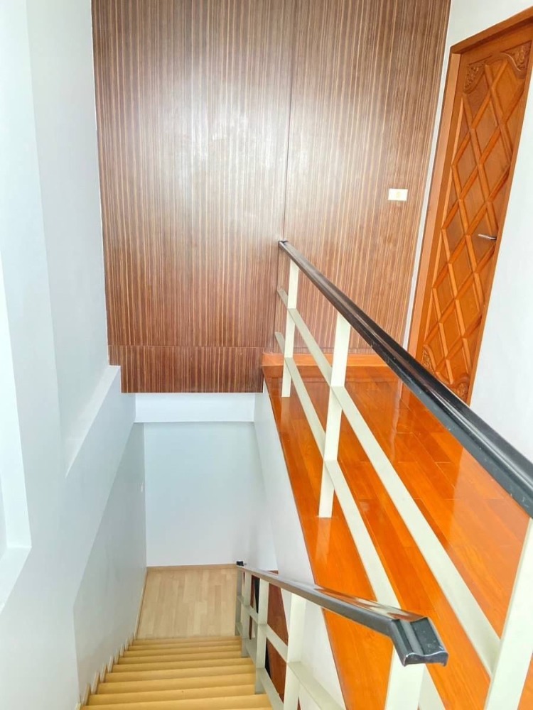 For RentTownhomePattanakan, Srinakarin : Newly RENOVATED Noble Cube Pattanakarn