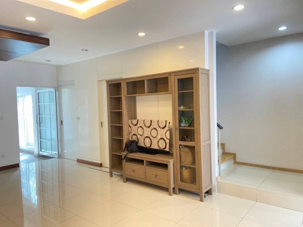 For RentTownhomePattanakan, Srinakarin : Newly RENOVATED Noble Cube Pattanakarn