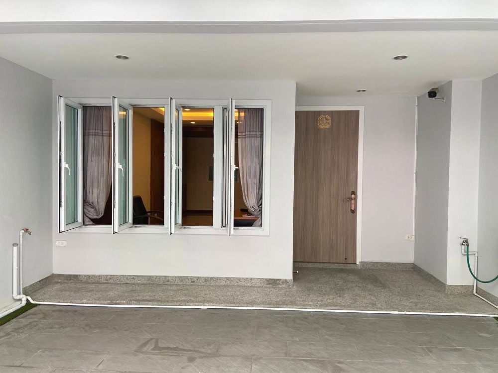 For RentTownhomePattanakan, Srinakarin : Newly RENOVATED Noble Cube Pattanakarn