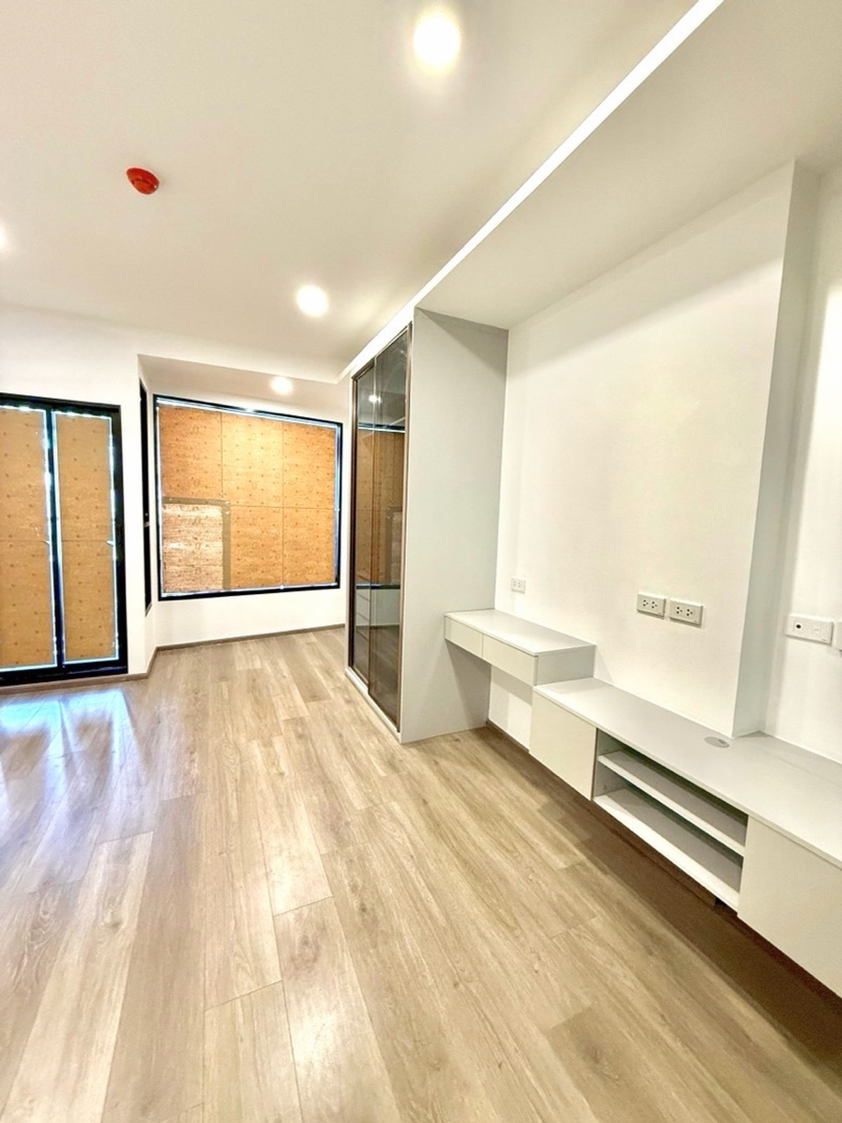 ขายคอนโดรัชดา ห้วยขวาง : 💥 ด่วน! ห้องเดียวเท่านั้น ใจกลางรัชดา 🔥
🚆 MRT ห้วยขวาง เดินถึงจริง ✨ แต่งครบ วิวโล่ง 🚨 ราคาพิเศษสุดท้าย ใครช้าอด 📞 ทักเลยก่อนหลุดจอง!
