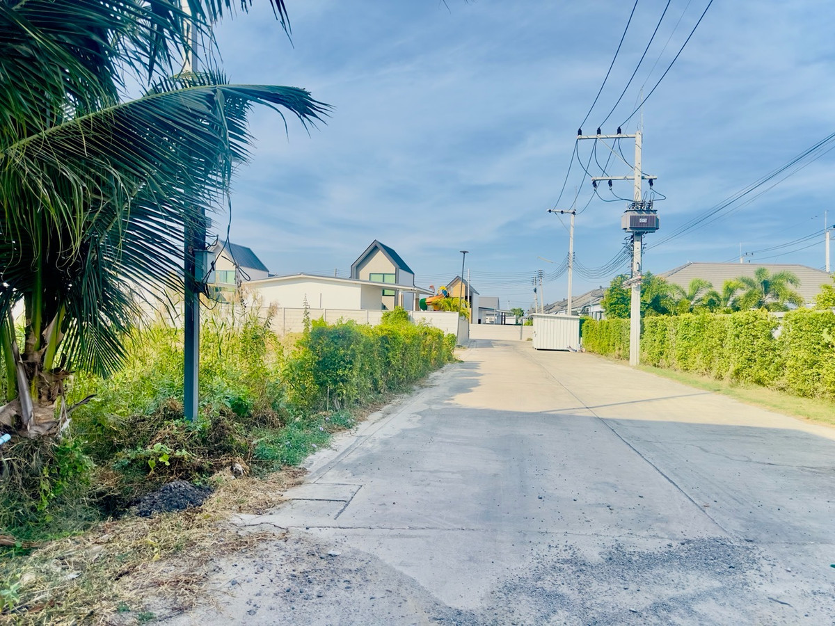 ขายที่ดินชะอำ เพชรบุรี : ขายต่ำกว่าราคาประเมิน ที่ดินแปลงใหญ่ วิวภูเขา ใกล้หาดชะอำ เนื้อทึ่ 16-1-84 ไร่ ถนนเพชรเกษม ตำบลชะอำ อำเภอชะอำ จังหวัดเพชรบบุรี