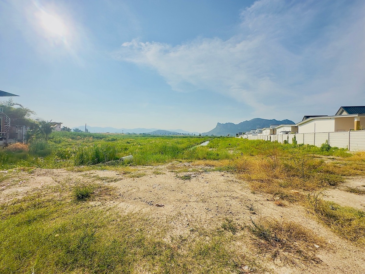 ขายที่ดินชะอำ เพชรบุรี : ขายต่ำกว่าราคาประเมิน ที่ดินแปลงใหญ่ วิวภูเขา ใกล้หาดชะอำ เนื้อทึ่ 16-1-84 ไร่ ถนนเพชรเกษม ตำบลชะอำ อำเภอชะอำ จังหวัดเพชรบบุรี