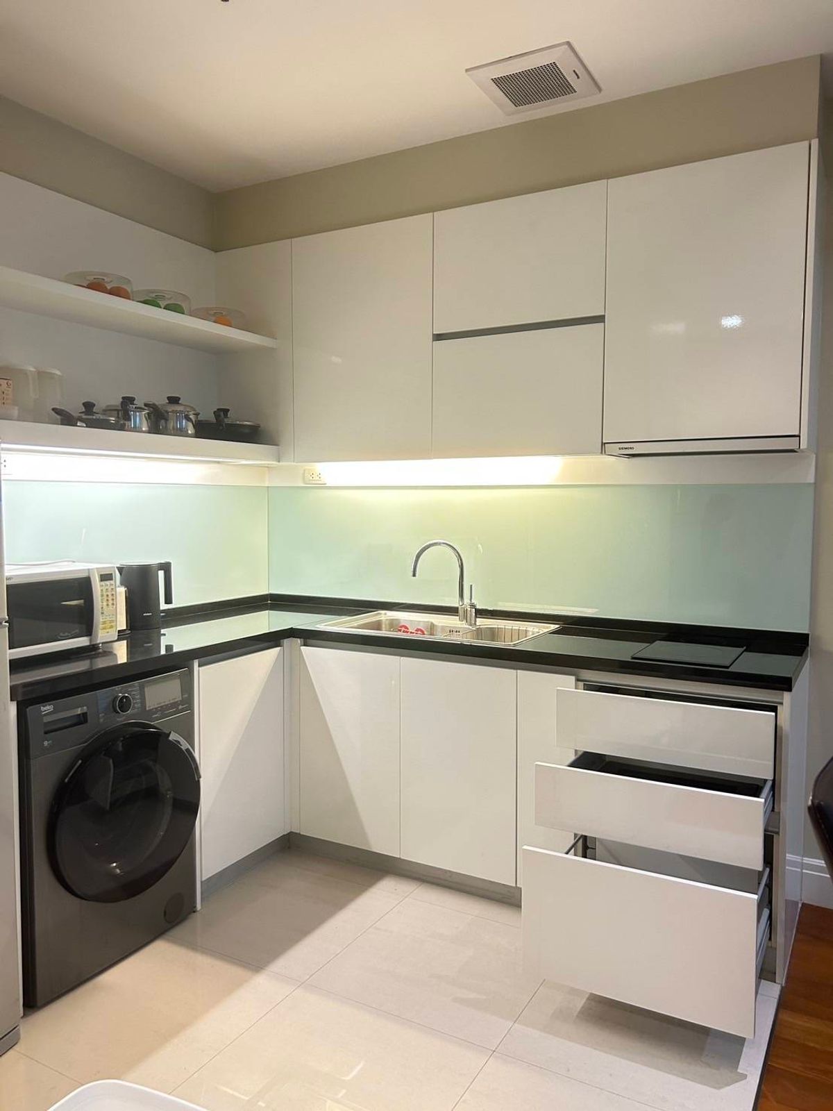 For RentCondoSukhumvit, Asoke, Thonglor : • 𝐑𝐄𝐍𝐓 • 𝐁𝐫𝐢𝐠𝐡𝐭 𝟐𝟒 • 𝟐 𝐁𝐞𝐝 • 𝟗𝟑 𝐒𝐪𝐦. • 𝟔𝟓𝟎𝟎𝟎 •   𝐋𝐢𝐧𝐞 𝐈𝐃 : 𝐕𝐚𝐬𝐬𝐢𝐥𝐲