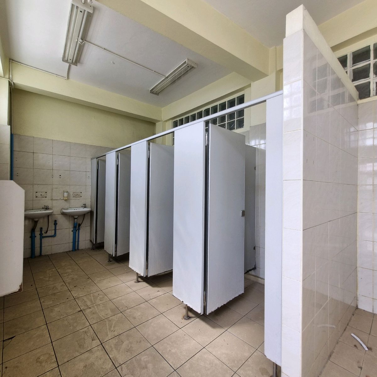 For RentFactoryRathburana, Suksawat : Industrial factory for rent, Suk Sawat 30, land area 1 rai 3 sq.wa, 2-storey building, with dormitory for workers to stay 0928242499