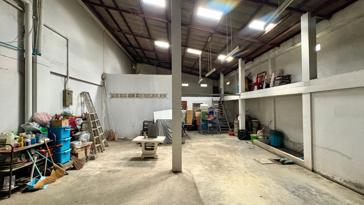 For SaleHome OfficeChokchai 4, Ladprao 71, Ladprao 48, : Home Office 3 floors, high ceiling with warehouse, 89 sq.w., Satriwitthaya 2 Road, Soi 25, accessible from many routes in the heart of Lat Phrao and along the Ekkamai-Ram Intra Expressway