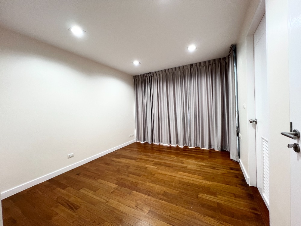 ขายทาวน์โฮมโชคชัย4 ลาดพร้าว71 : ขาย ทาวน์โฮม 3 ชั้น สเปซ ลาดพร้าว 80 - เหม่งจ๋าย รีโนเวตใหม่หมด หลังมุม ใกล้ รร.นานาชาติรีเจ้นท์