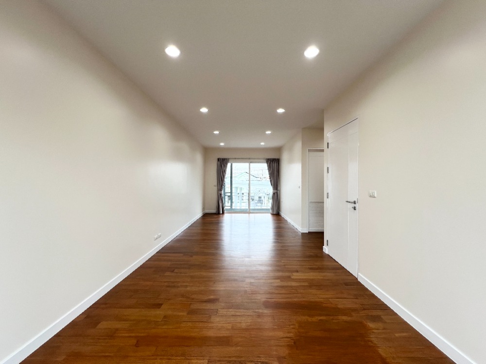 ขายทาวน์โฮมโชคชัย4 ลาดพร้าว71 : ขาย ทาวน์โฮม 3 ชั้น สเปซ ลาดพร้าว 80 - เหม่งจ๋าย รีโนเวตใหม่หมด หลังมุม ใกล้ รร.นานาชาติรีเจ้นท์