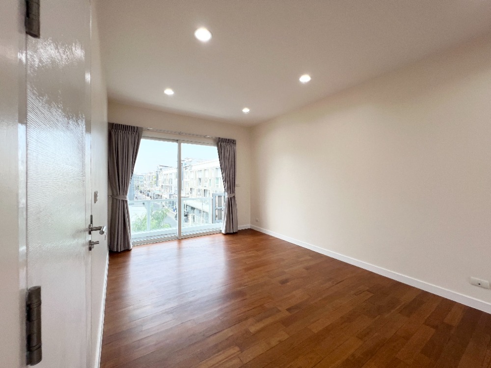 ขายทาวน์โฮมโชคชัย4 ลาดพร้าว71 : ขาย ทาวน์โฮม 3 ชั้น สเปซ ลาดพร้าว 80 - เหม่งจ๋าย รีโนเวตใหม่หมด หลังมุม ใกล้ รร.นานาชาติรีเจ้นท์