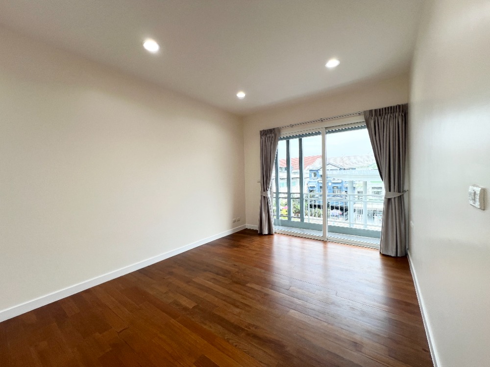 ขายทาวน์โฮมโชคชัย4 ลาดพร้าว71 : ขาย ทาวน์โฮม 3 ชั้น สเปซ ลาดพร้าว 80 - เหม่งจ๋าย รีโนเวตใหม่หมด หลังมุม ใกล้ รร.นานาชาติรีเจ้นท์