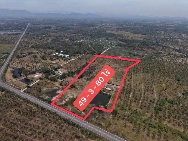 For SaleLandHuahin, Prachuap Khiri Khan, Pran Buri : Beautiful plot, on the main road, worth it!! Selling almost 50 rai of vacant land, on the main road, Ban Si Yaek Prachuap Khiri Khan - Ban Chumnum Malakor, Prachuap Khiri Khan District, near Makro-Lotus, suitable for housing development or investment! Urg
