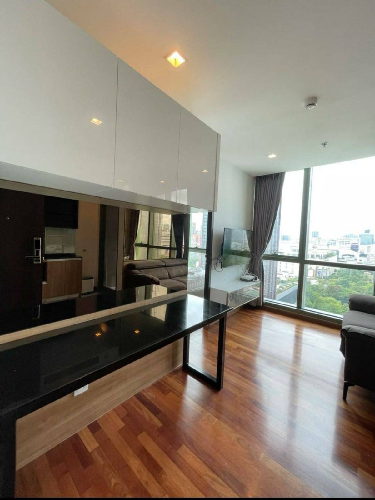 For RentCondoRatchathewi,Phayathai : 🔥 Dont miss out on this great discount! 🔥 ​​🏙️ Wish Signature Midtown Siam 📍 1 bedroom | 1 bathroom | Size 34 sq m. 💸 Rent only 23,000 baht/month (Price negotiable!) 📞 Call: 086-746-8882 (K. Cooper)