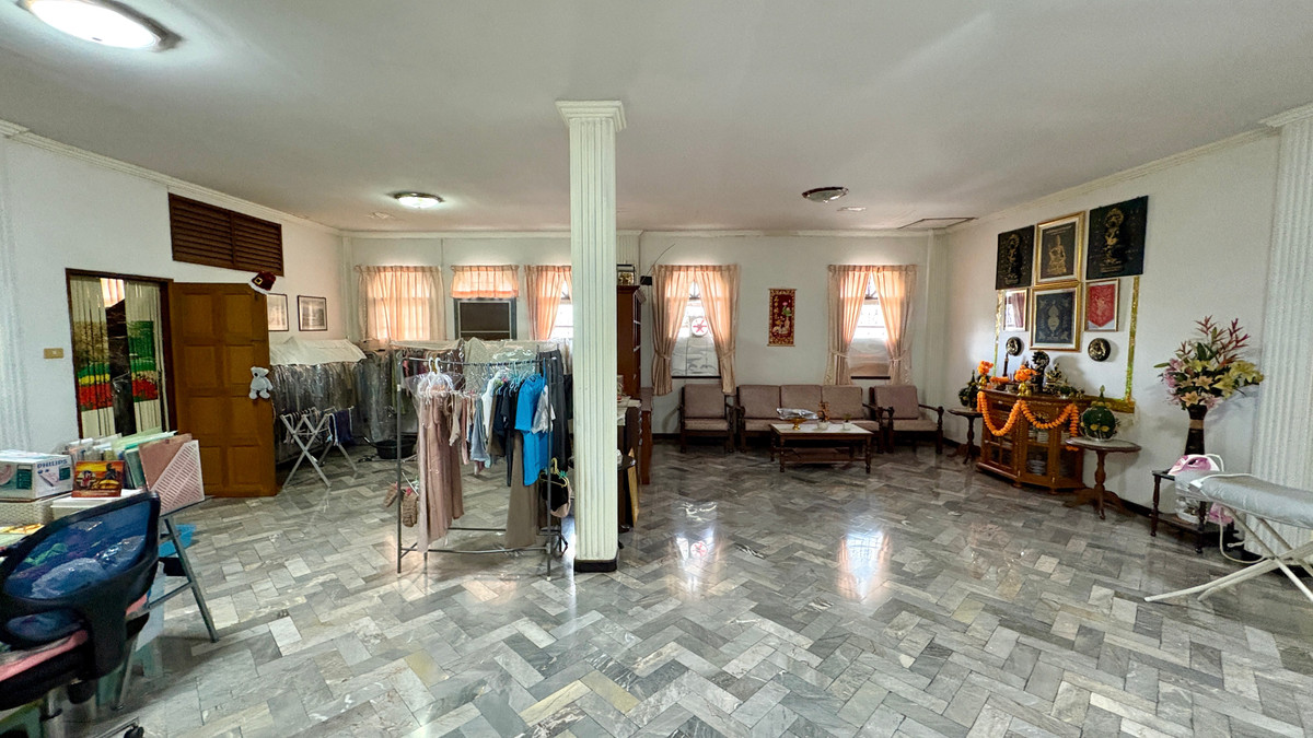 For SaleHome OfficeChokchai 4, Ladprao 71, Ladprao 48, : Home Office 3 floors, high ceiling with warehouse, 89 sq.w., Satriwitthaya 2 Road, Soi 25, accessible from many routes in the heart of Lat Phrao and along the Ekkamai-Ram Intra Expressway