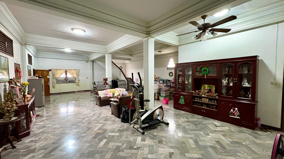 For SaleHome OfficeChokchai 4, Ladprao 71, Ladprao 48, : Home Office 3 floors, high ceiling with warehouse, 89 sq.w., Satriwitthaya 2 Road, Soi 25, accessible from many routes in the heart of Lat Phrao and along the Ekkamai-Ram Intra Expressway