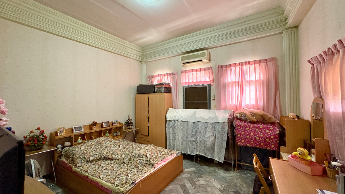 For SaleHome OfficeChokchai 4, Ladprao 71, Ladprao 48, : Home Office 3 floors, high ceiling with warehouse, 89 sq.w., Satriwitthaya 2 Road, Soi 25, accessible from many routes in the heart of Lat Phrao and along the Ekkamai-Ram Intra Expressway