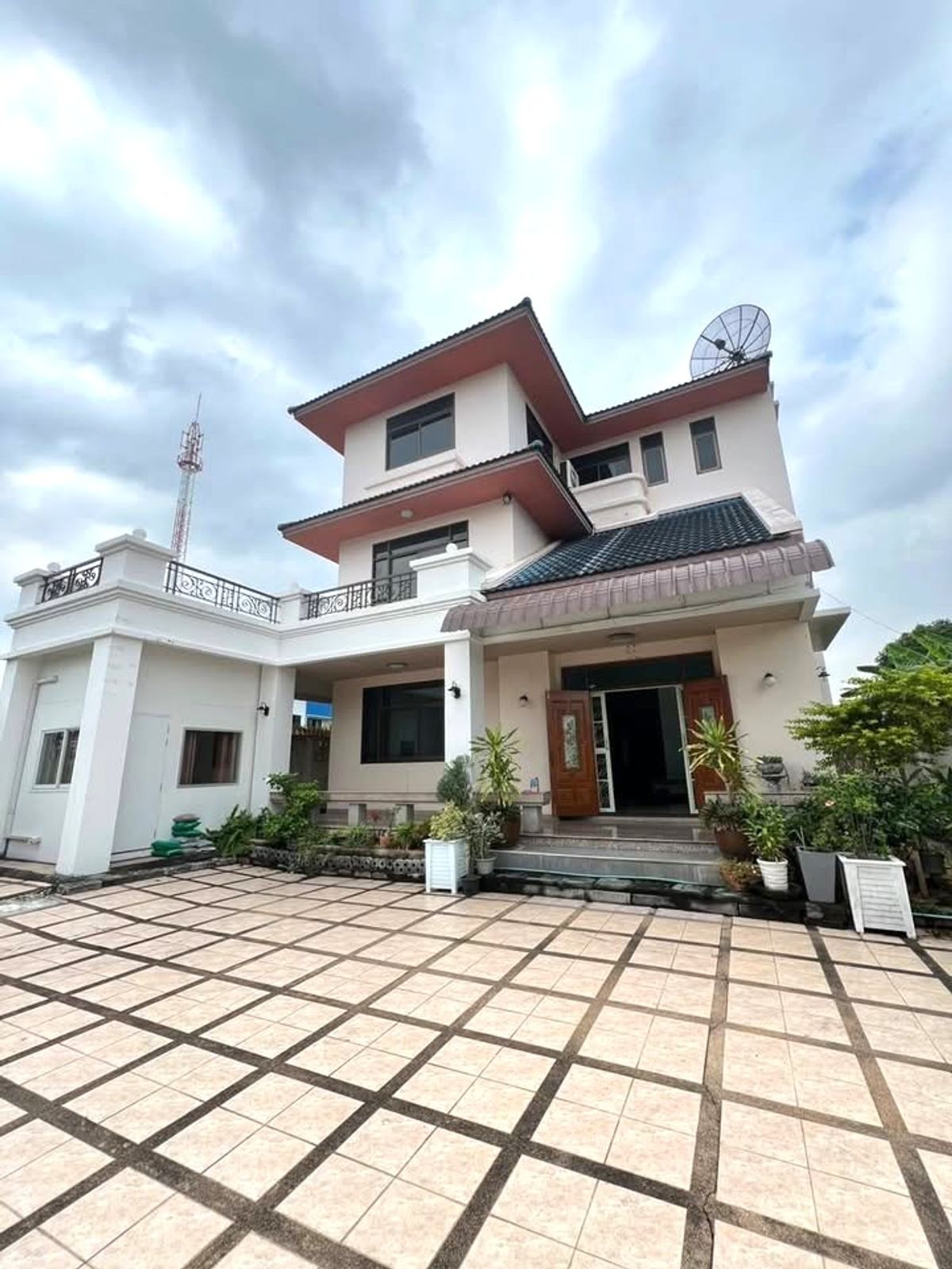 ให้เช่าบ้านลาดพร้าว เซ็นทรัลลาดพร้าว : ให้เช่า บ้านเดี่ยว 3 ชั้น ซอยลาดพร้าว
