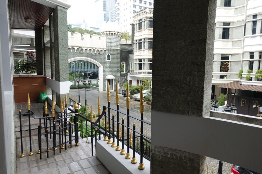 ให้เช่าทาวน์โฮมสุขุมวิท อโศก ทองหล่อ : ทาวน์เฮ้าสปรับปรุงใหม่พร้อมอยู่ขนาด 4 ห้องนอน ให้เช่าในโครงการชิชา คาสเติล สุขุมวิท 31