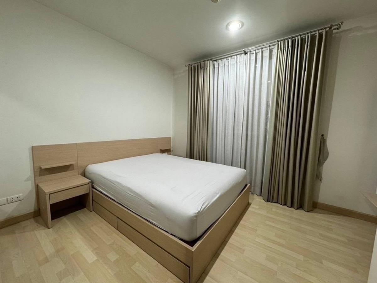 For SaleCondoRatchadapisek, Huaikwang, Suttisan : ❤️❤️Selling condo Rhythm Ratchada Condo next to MRT Ratchadaphisek Price 3.56 million baht 🏡7th floor, Building A Interested, call line 0859114585 🏊Pool view 🌊 🏘️East-facing room, head of bed facing north 🪴1 bedroom, 1 bathroom, 1 living room (separate ki