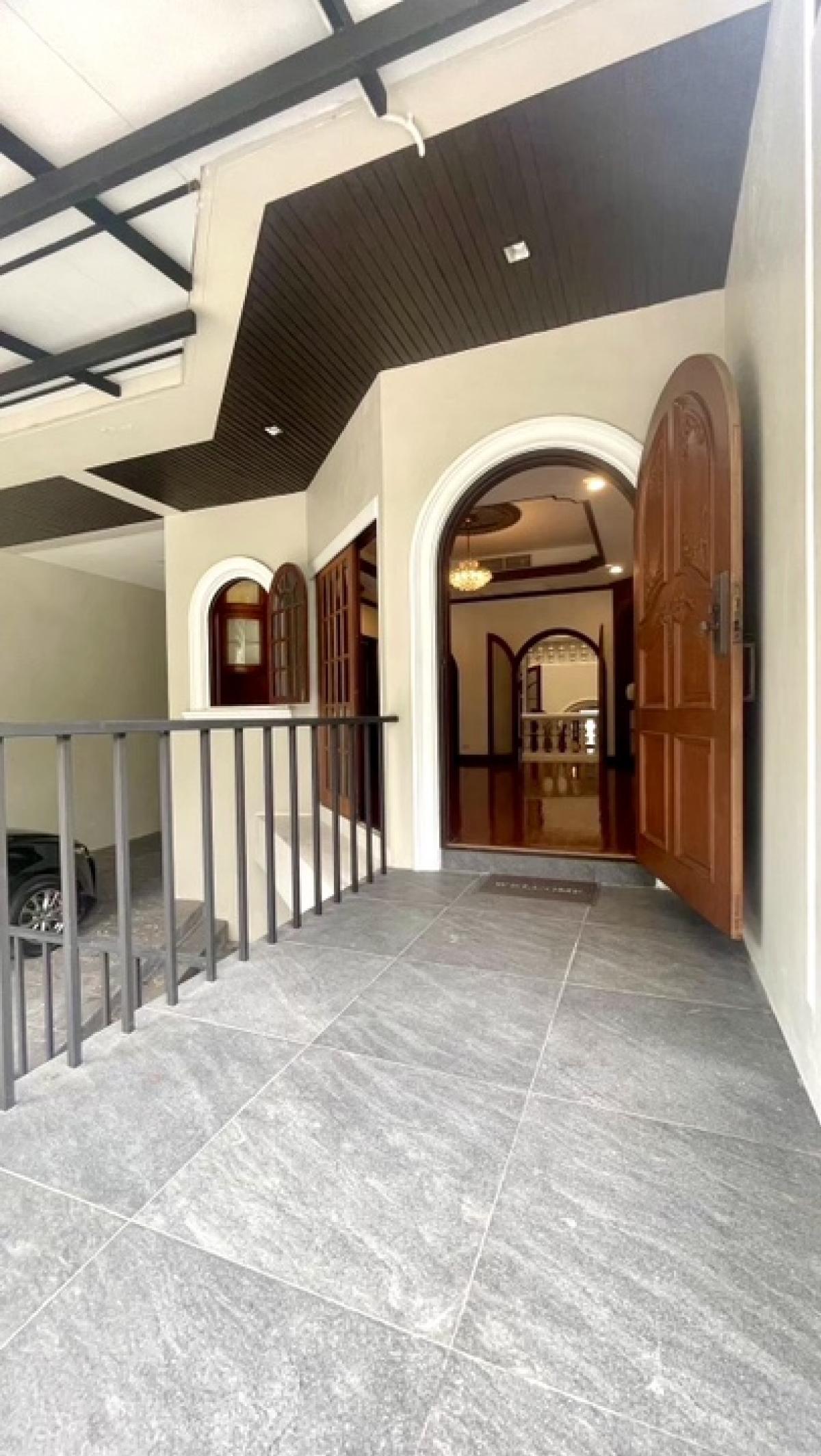 ให้เช่าบ้านวิทยุ ชิดลม หลังสวน : เช่า บ้าน 5 นอน 6 น้ำ  ไฟ 3 เฟส ในซอยบ้านหลังสวน จดทะเบียนบริษัทได้ เดิน 5 นาทีถึง Velaa Sindhorn Village ใกล้ BTS ชิดลมเพียง 450 เมตร 